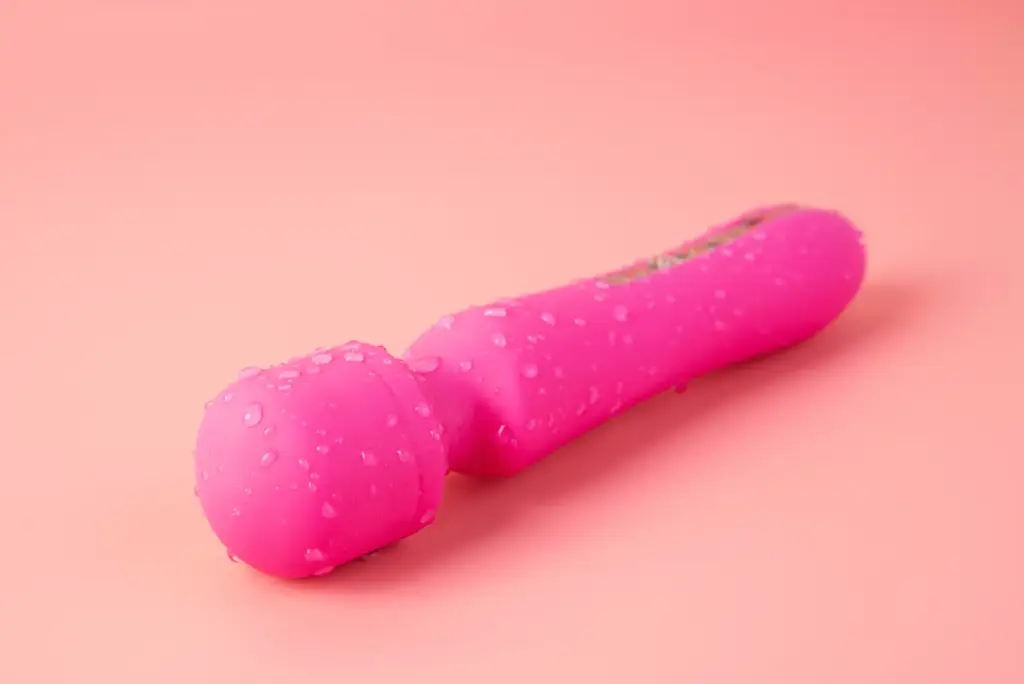 A sleek pink G-spot vibrator designed by Gaia in Love, showcasing innovation and quality for enhanced intimacy and customer satisfaction.